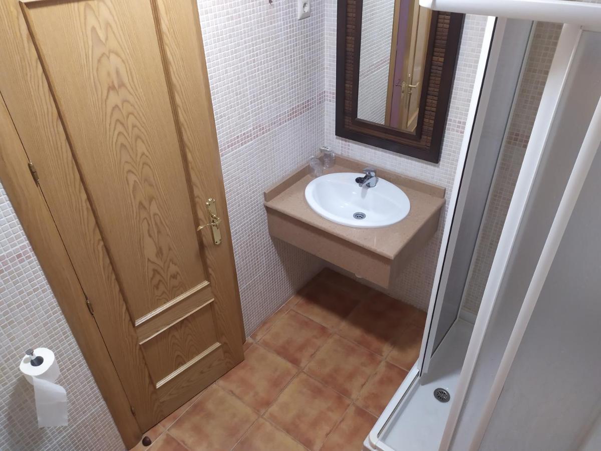Hostal Restaurante Bustos Villarrubio Eksteriør billede