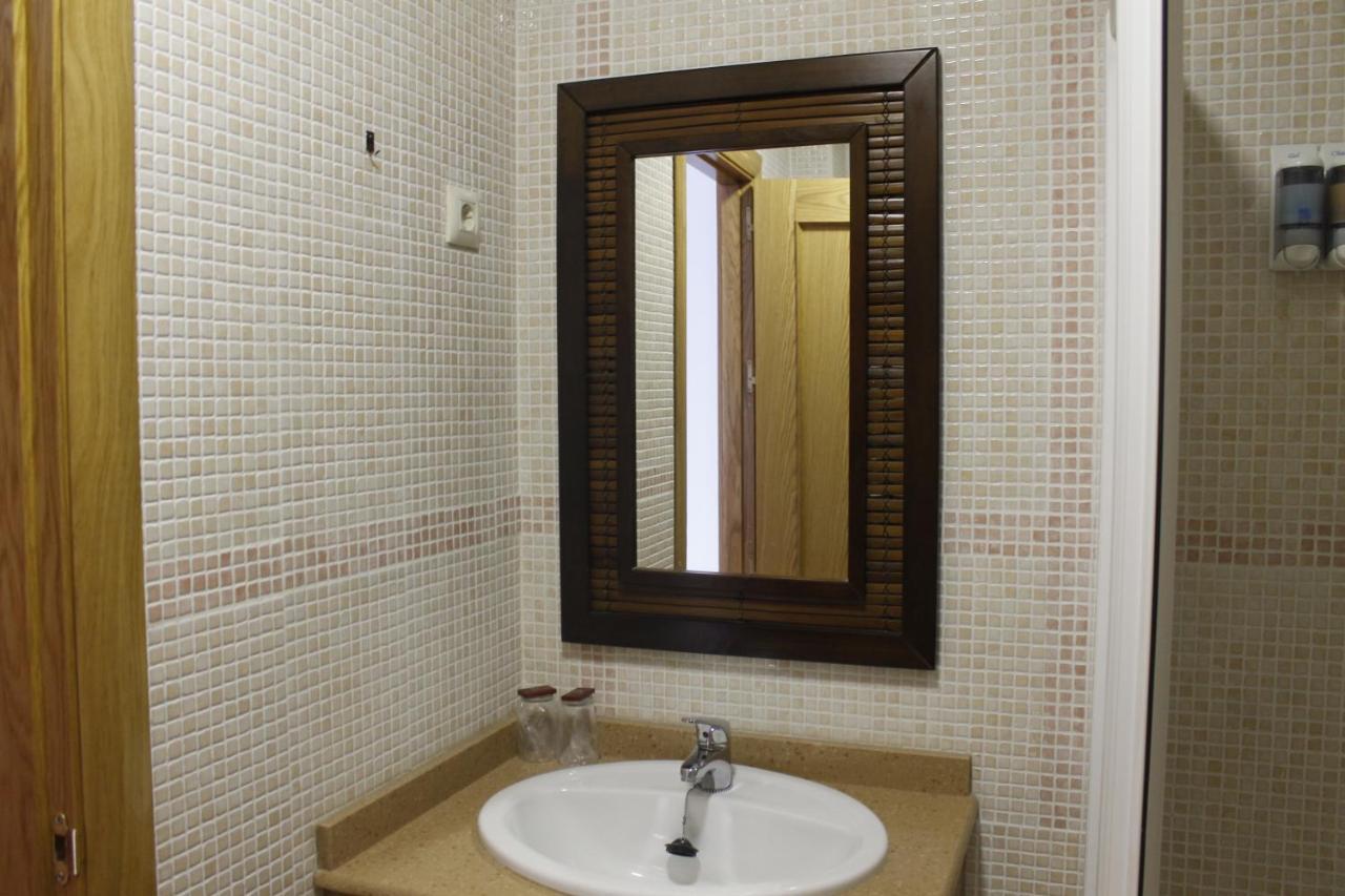 Hostal Restaurante Bustos Villarrubio Eksteriør billede