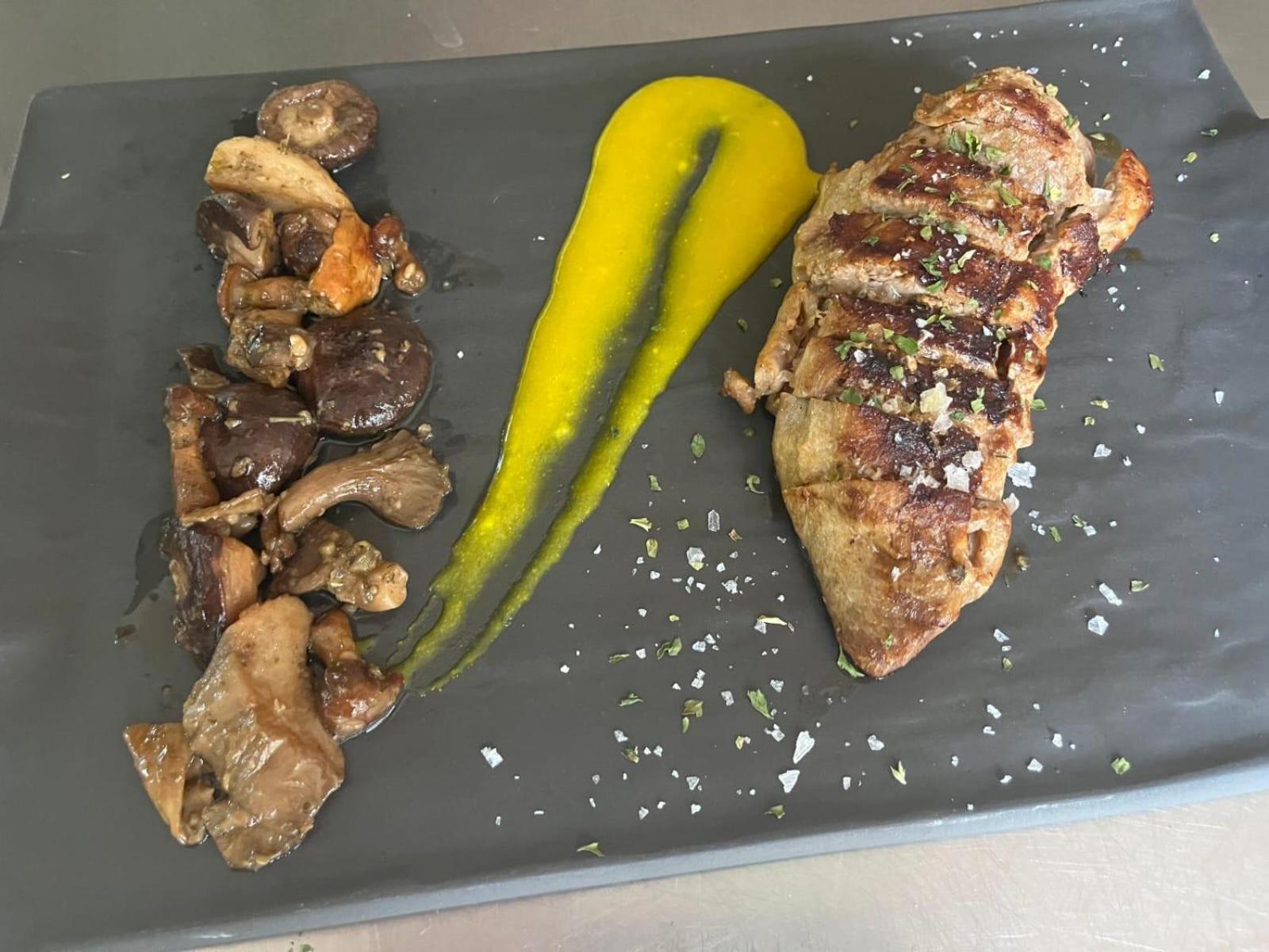 Hostal Restaurante Bustos Villarrubio Eksteriør billede