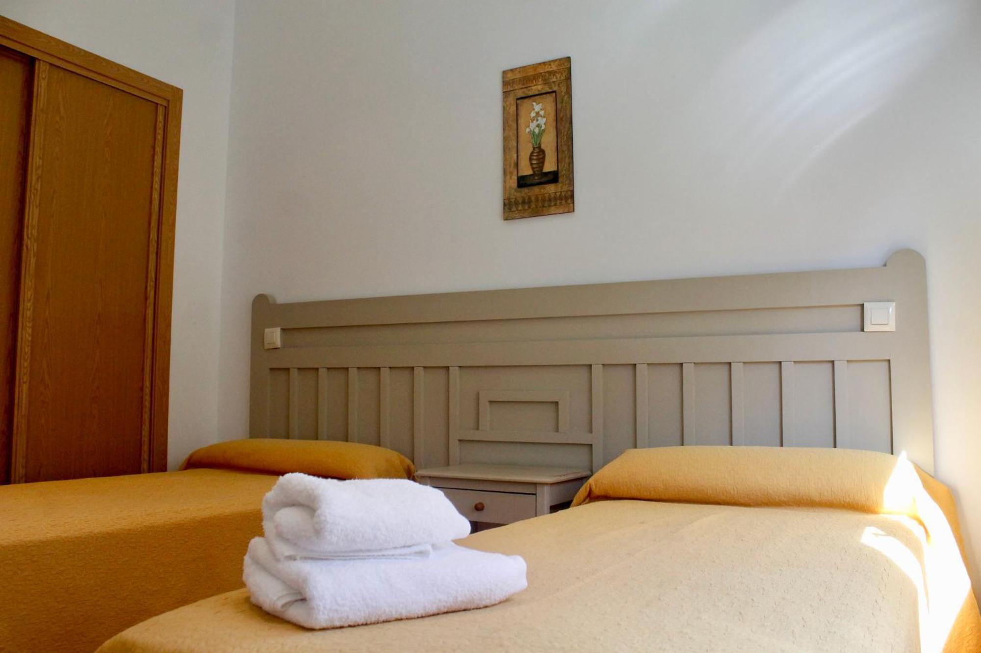 Hostal Restaurante Bustos Villarrubio Eksteriør billede