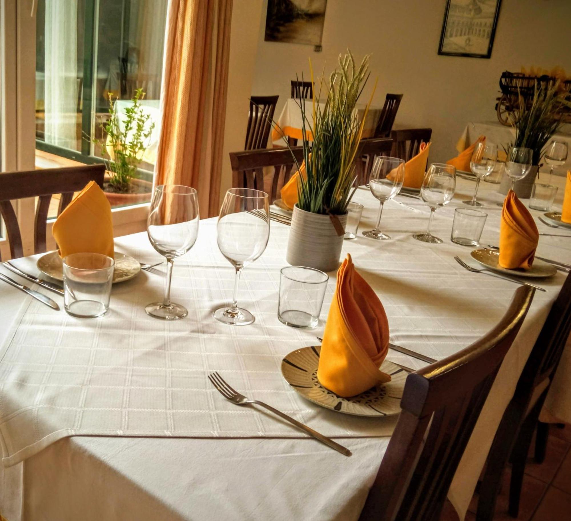 Hostal Restaurante Bustos Villarrubio Eksteriør billede