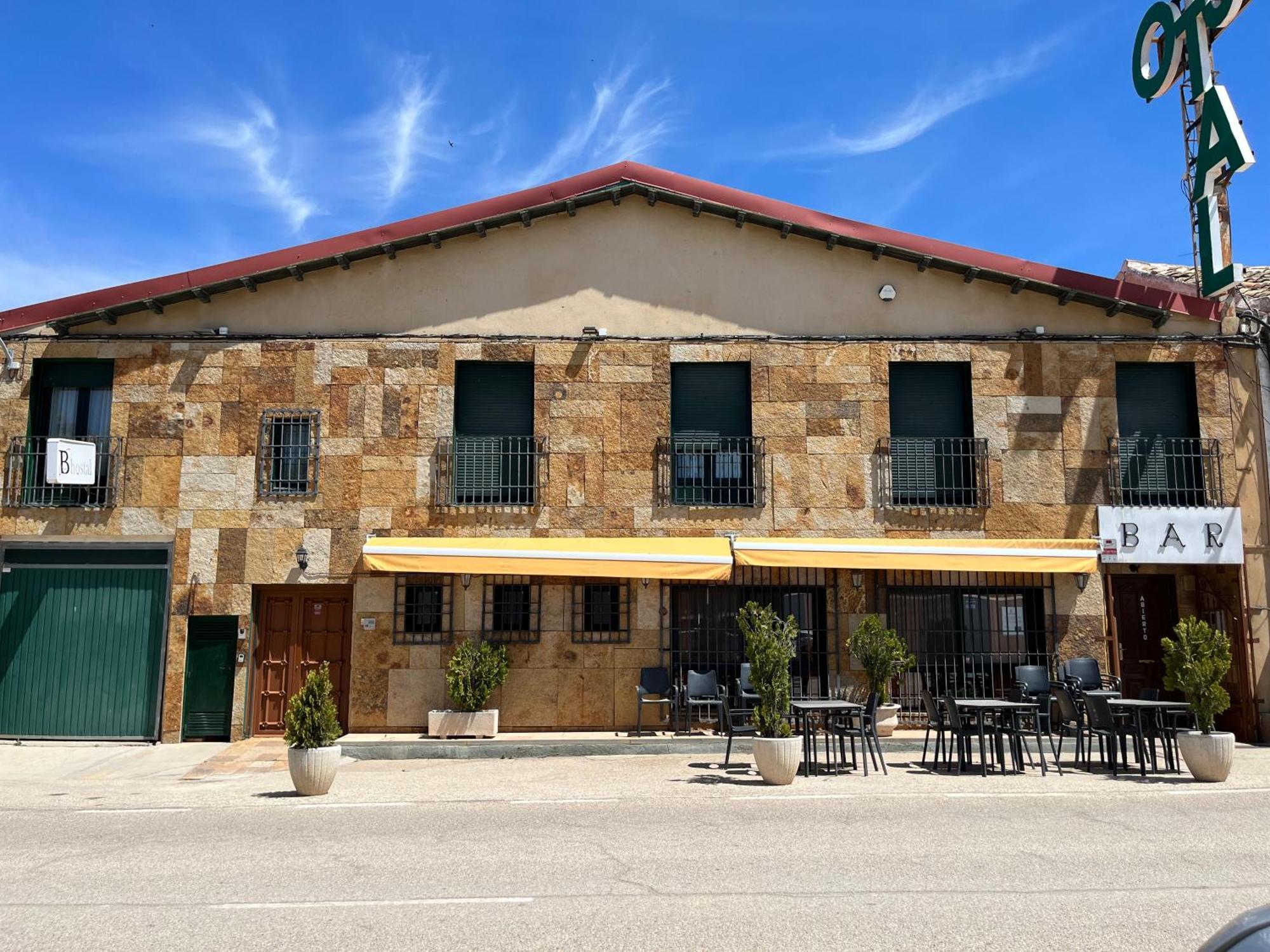 Hostal Restaurante Bustos Villarrubio Eksteriør billede