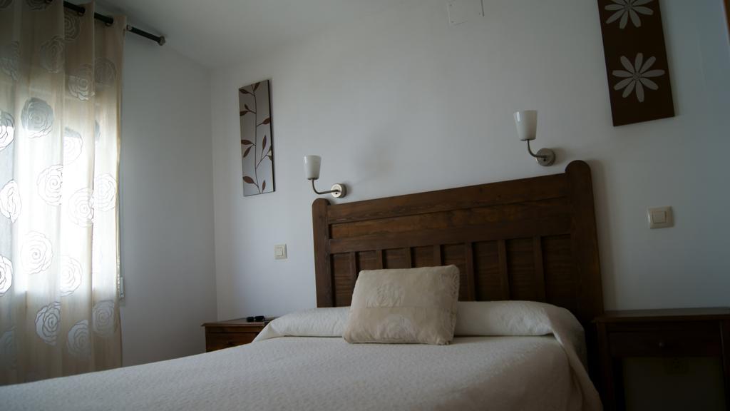 Hostal Restaurante Bustos Villarrubio Eksteriør billede