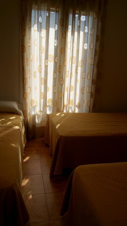 Hostal Restaurante Bustos Villarrubio Eksteriør billede